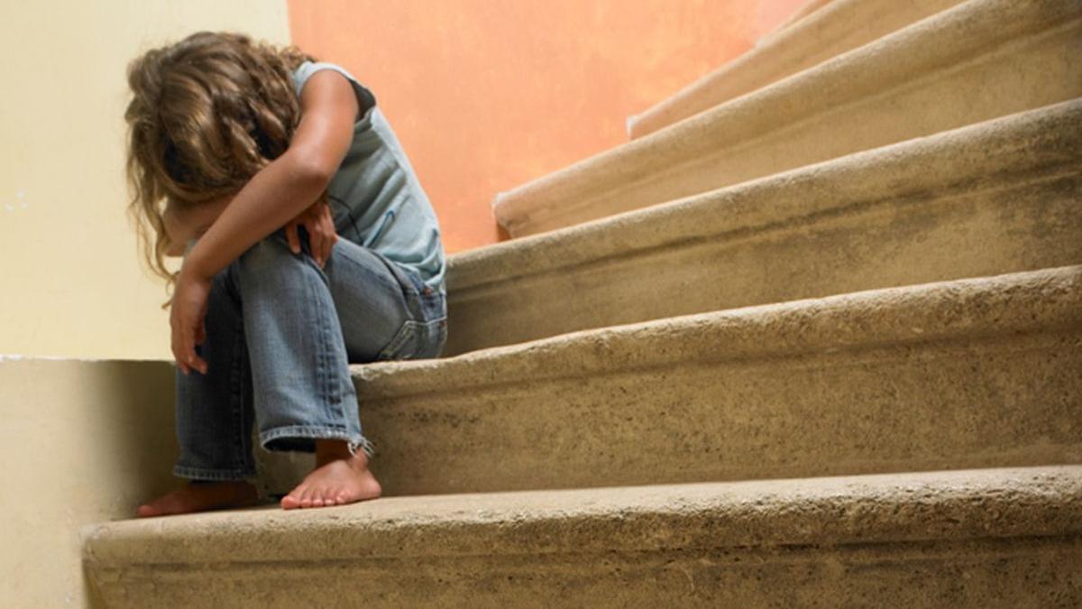 fetita romanca data afara casa parinti anul nou italia