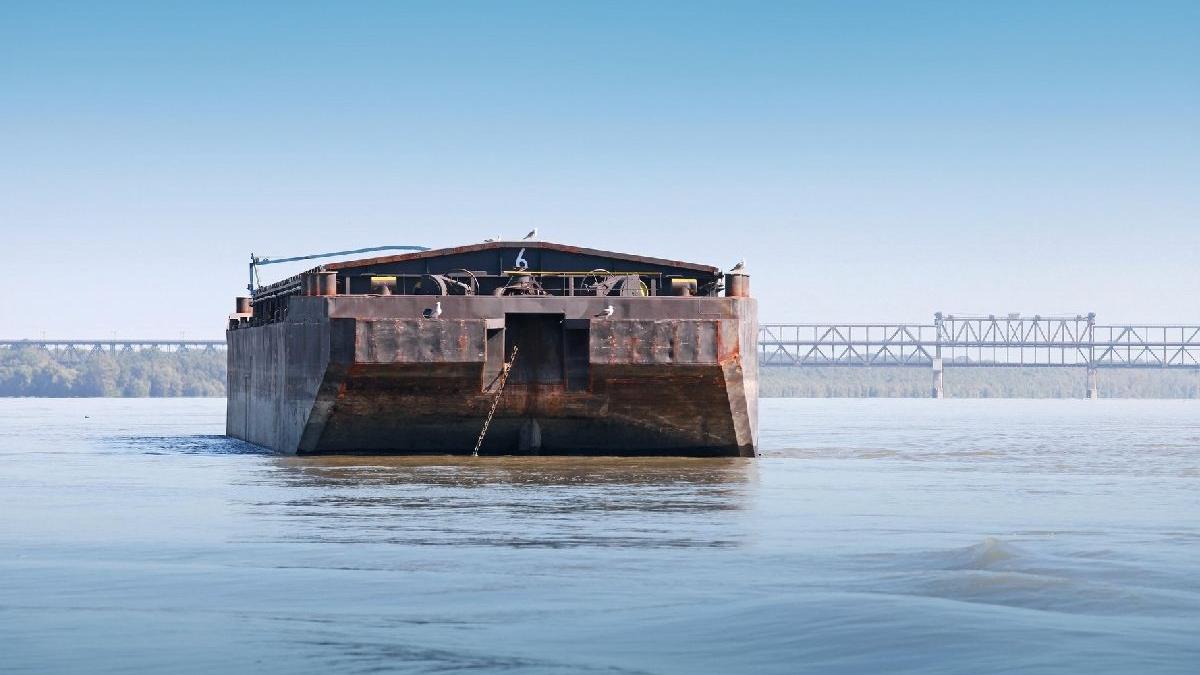 barja 1000 tone azot scufundat dunare lovit pod granita serbia croatia