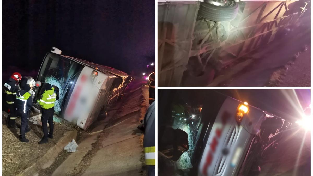 Un autocar a căzut într-un șanț pe marginea DN5, în Giurgiu. Șoferul și pasagerii au rămas blocați