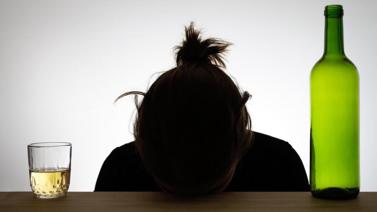 eleva clara a 5a ramnicu valcea sticla vin scoala cinste colegi