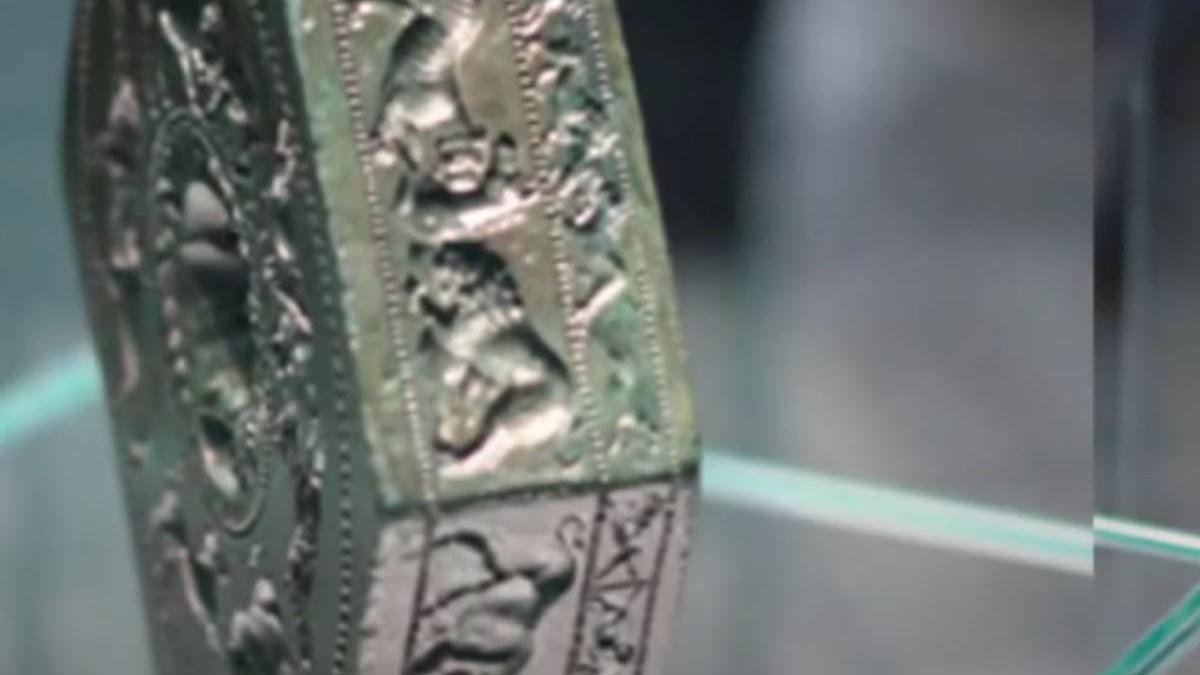 artefact dacic matrita sarmizegetusa regia radacina copac noapte sanziene