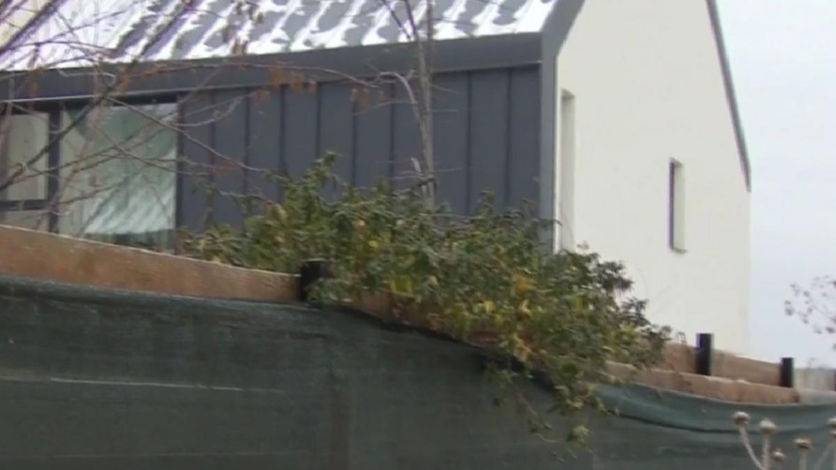 traseu urmat hoti furat pistol fost ofiter sri voluntari seif taiat flex