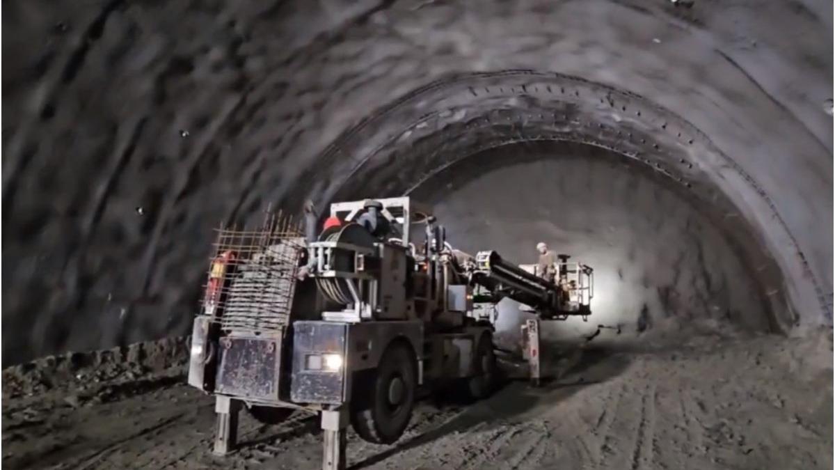 cnair austriecii lucreaza la tunel autostrada