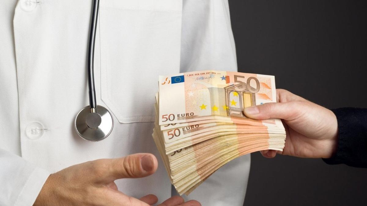 cadre medicale retinute luare de mita pensionare anticipata pacienti