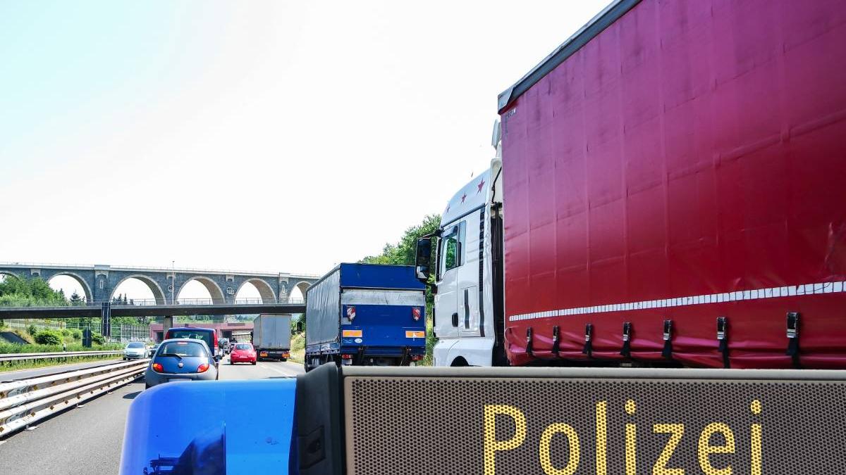 sofer roman judecat aruncat pietre masini autostrada tentativa omor germania