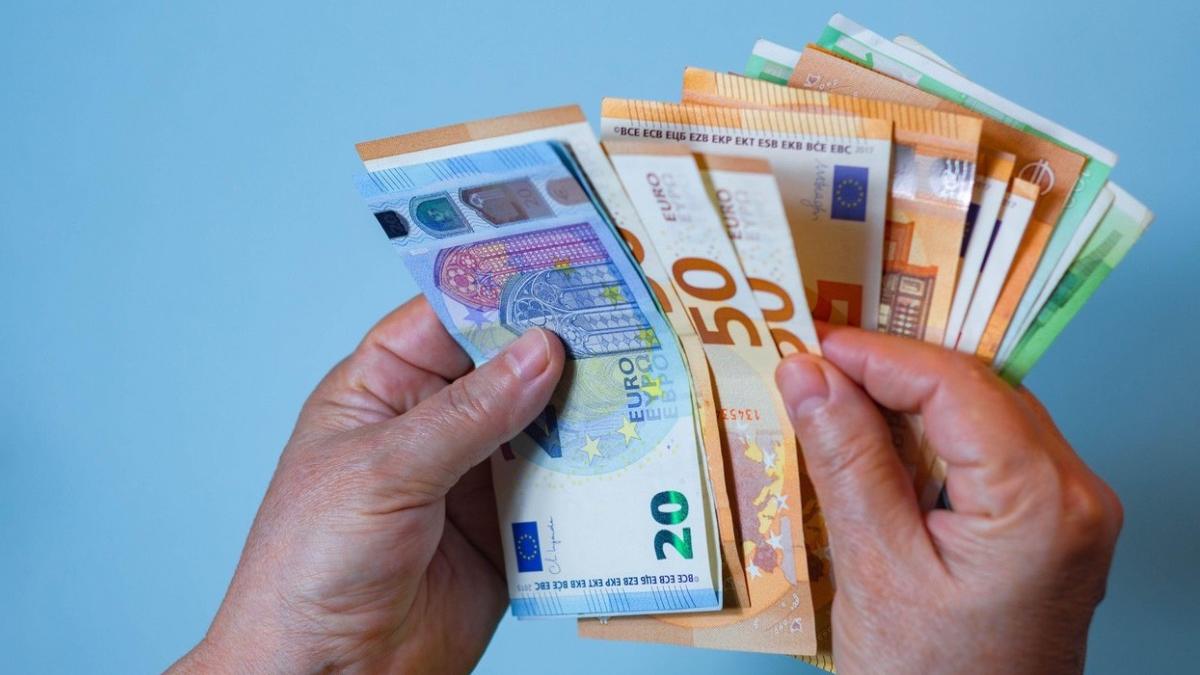 taxa noua 2 000 euro romani rezidenti italia reguli 1 ianuarie 2024