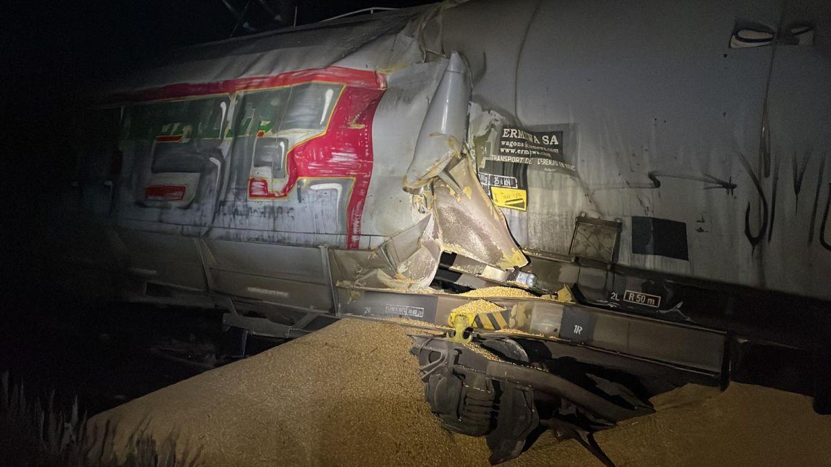 tren marfa deraiat craiova caracal zece vagoane rasturnate