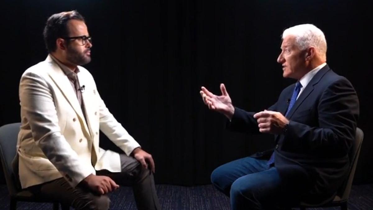 john king cnn mihai gadea joe biden e slab ca presedinte donald trump si mai slab romania