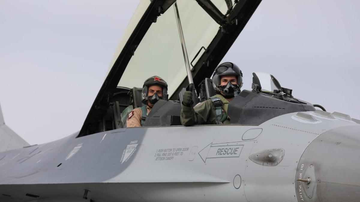 ministru apararii anunt piloti romani zbor f 16