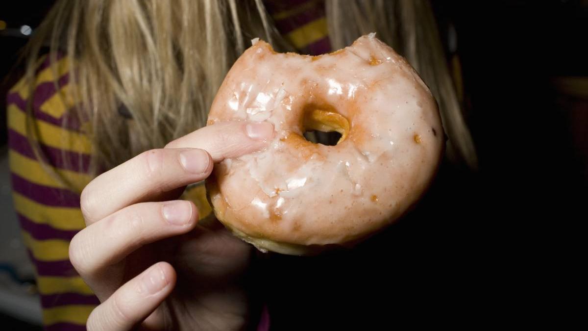 afacere ilegala gogosi curte scoala bucuresti obezitate