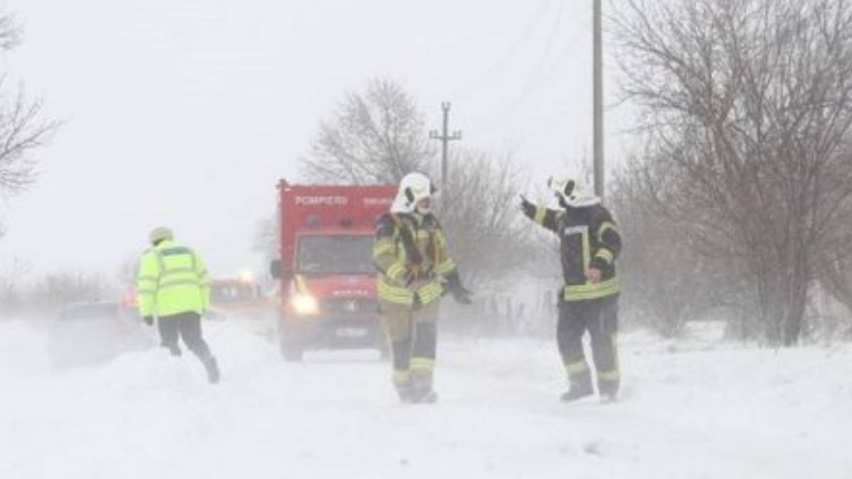sase judete afectate de vremea drumuri nationale blocate