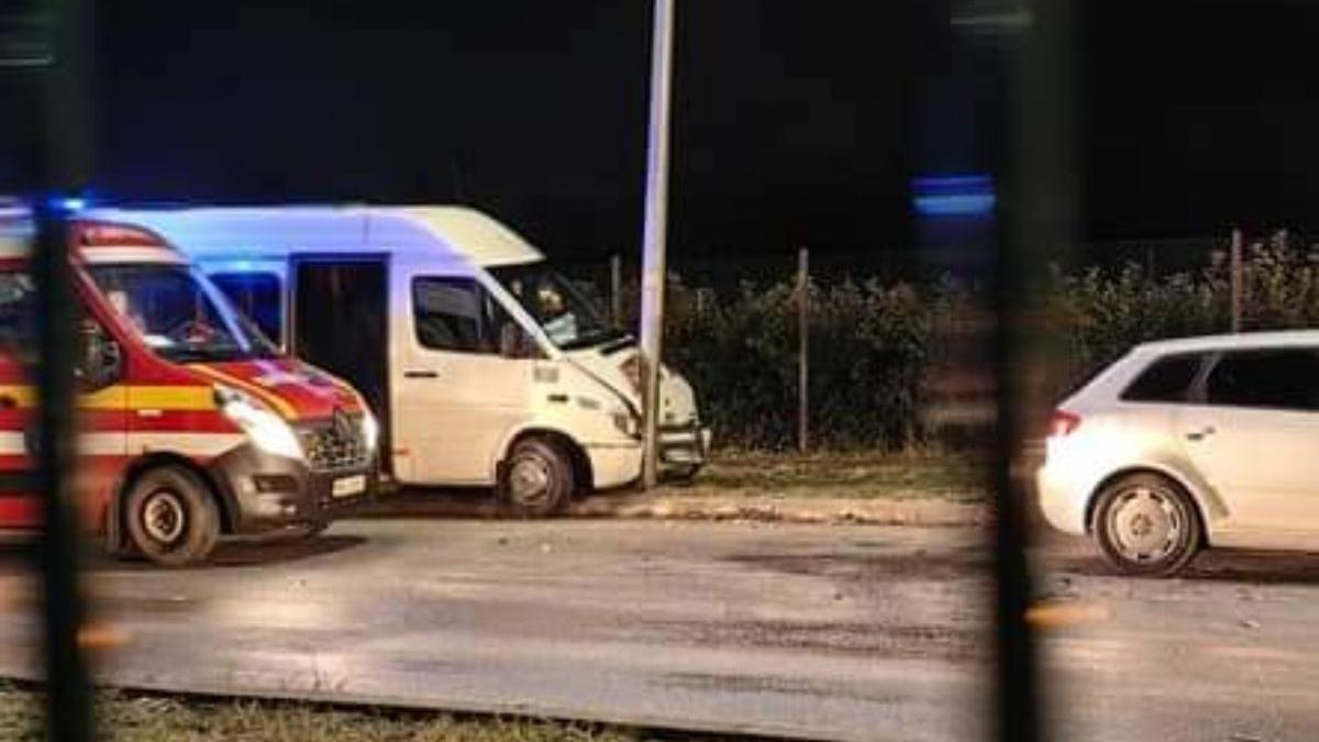 accident doua microbuze masina bors bihor noua oameni transportati spital