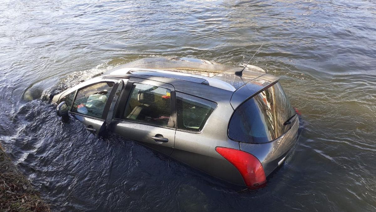 un sofer din cluj napoca a plonjat cu masina in raul somes