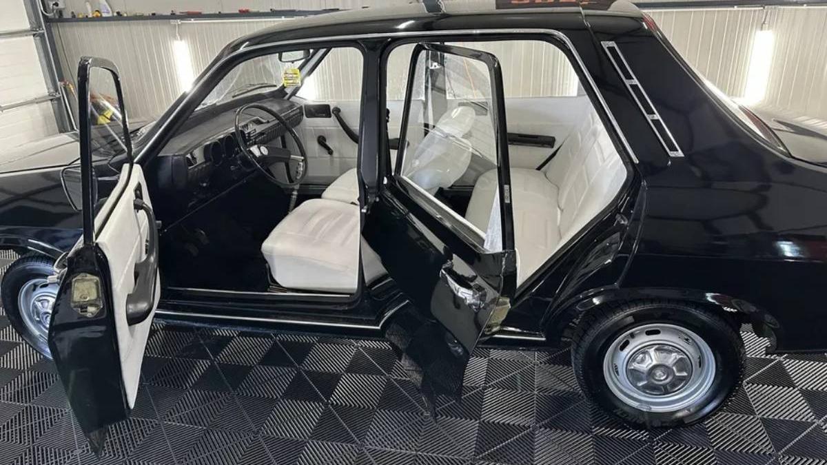 pret dacia 1300 fabricare 1978 masina restaurare kilometri bord