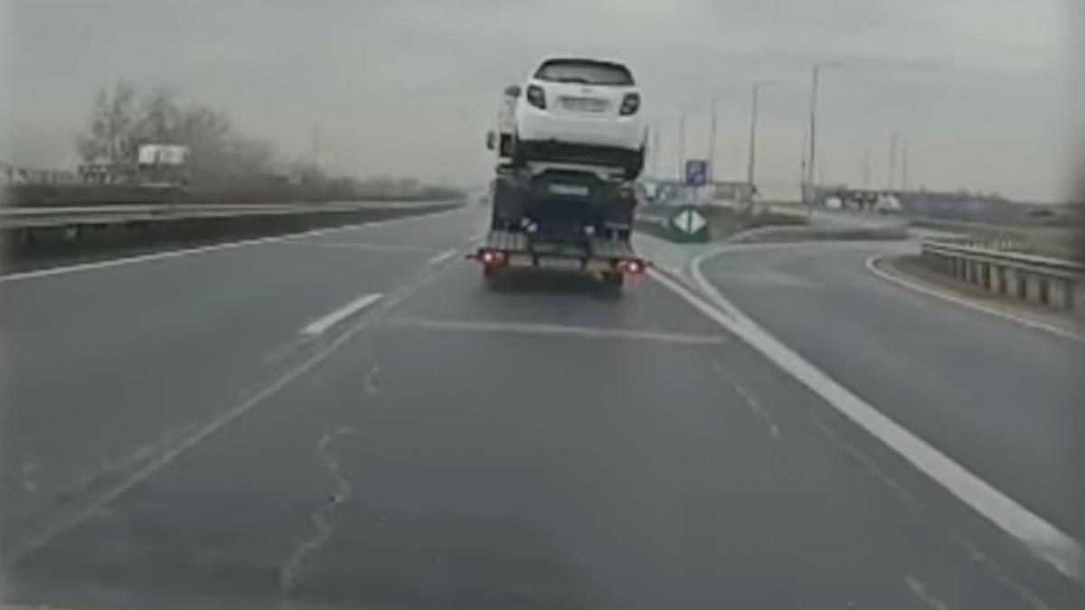 roman ungaria transport masina remorca platforma imagini virale