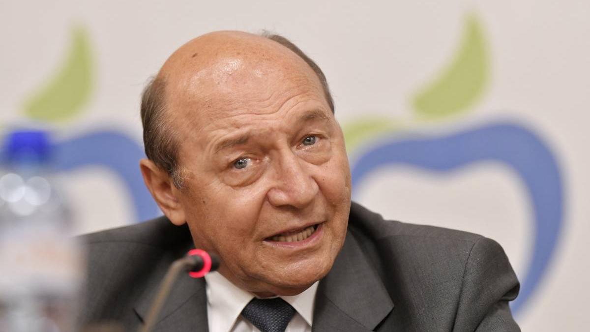 traian basescu internat spital militar bucuresti medici diagnostic gripa