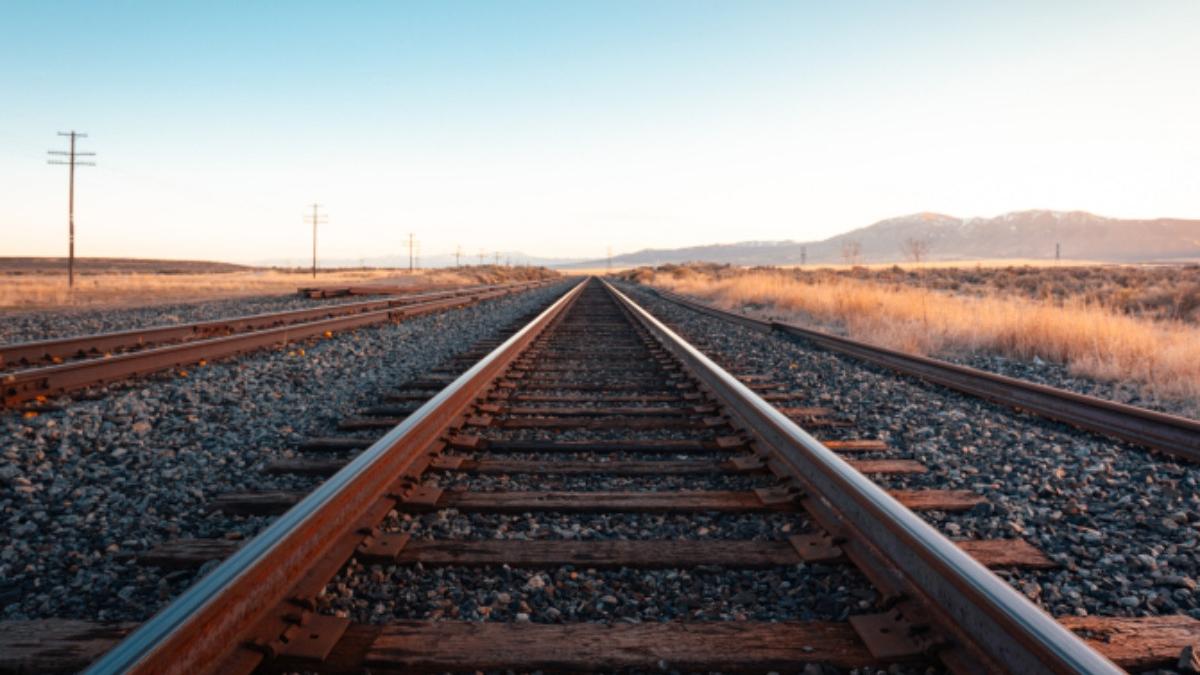 barbat lovit tren pitesti