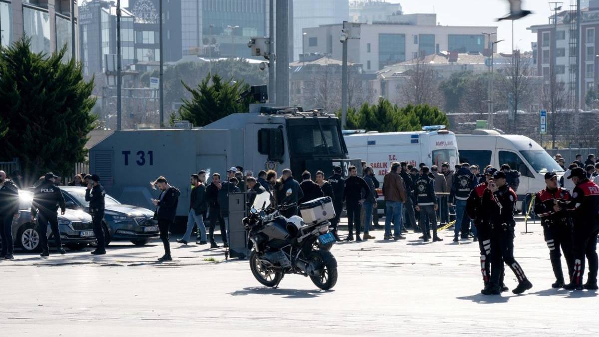 atac armat tribunal istanbul oameni impuscati persoane ranite