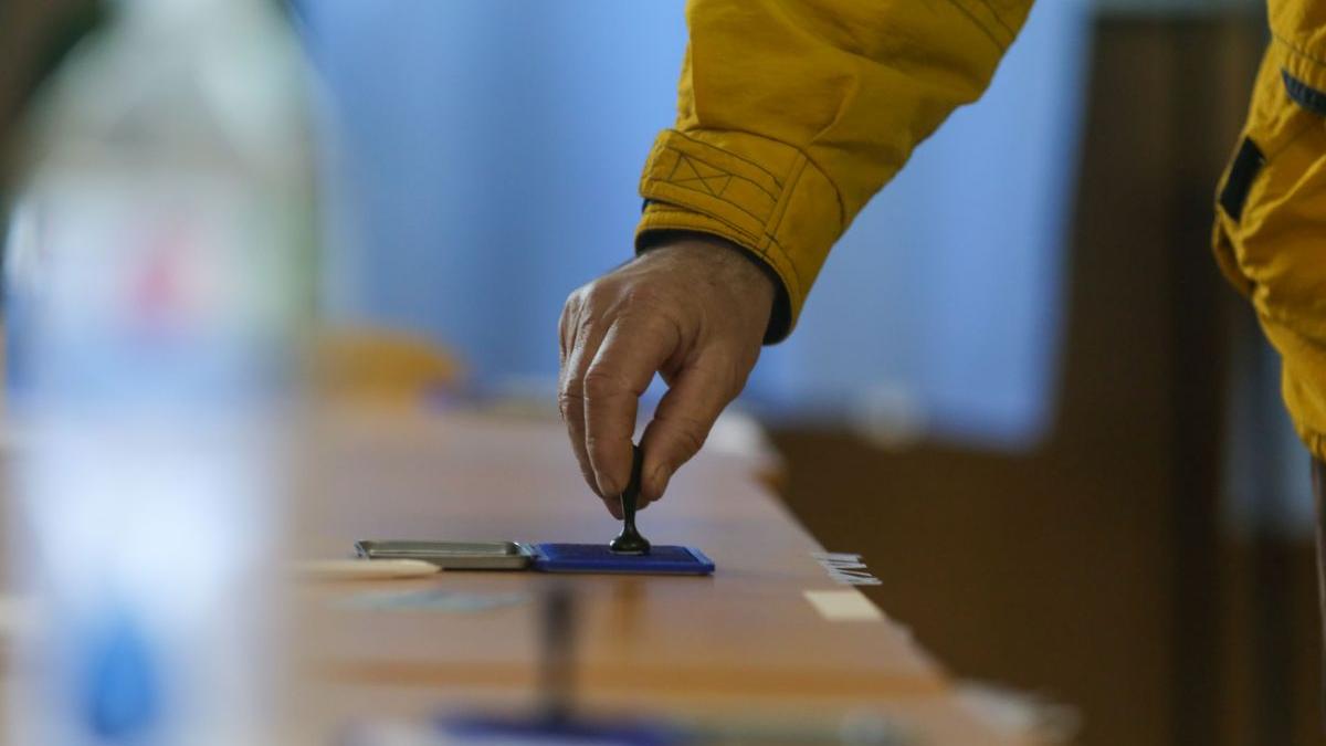 PNL şi PSD îşi împart ţara, după ce au decis comasarea alegerilor. Lista candidaţilor comuni