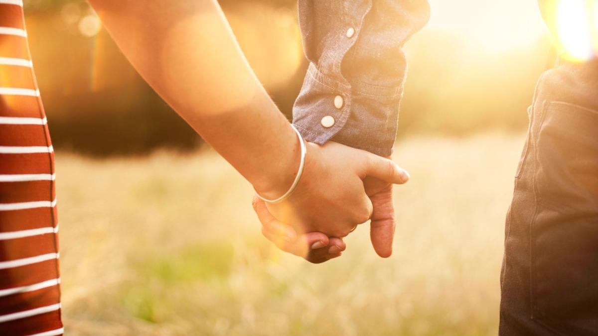 politician parlament logodit adolescenta