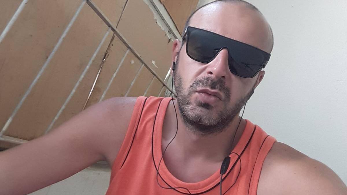 barbat galati injunghiat parinti atacat politist tanar drogat