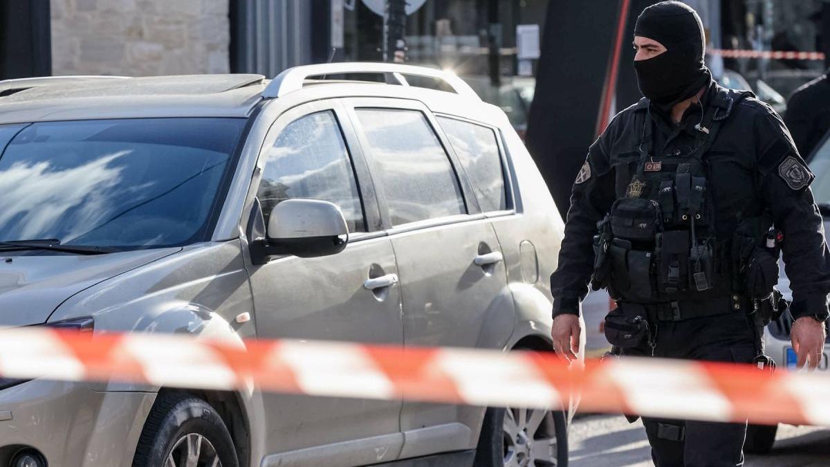 tanara romanca pierdut sarcina impuscata in cap iubit insula creta