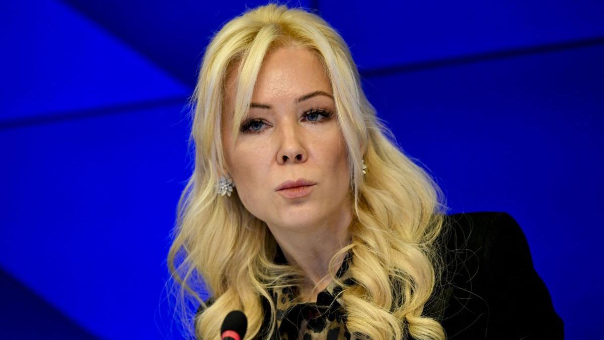 vladimir putin amanta razboi ekaterina mizulina barbie blonda cenzura internet