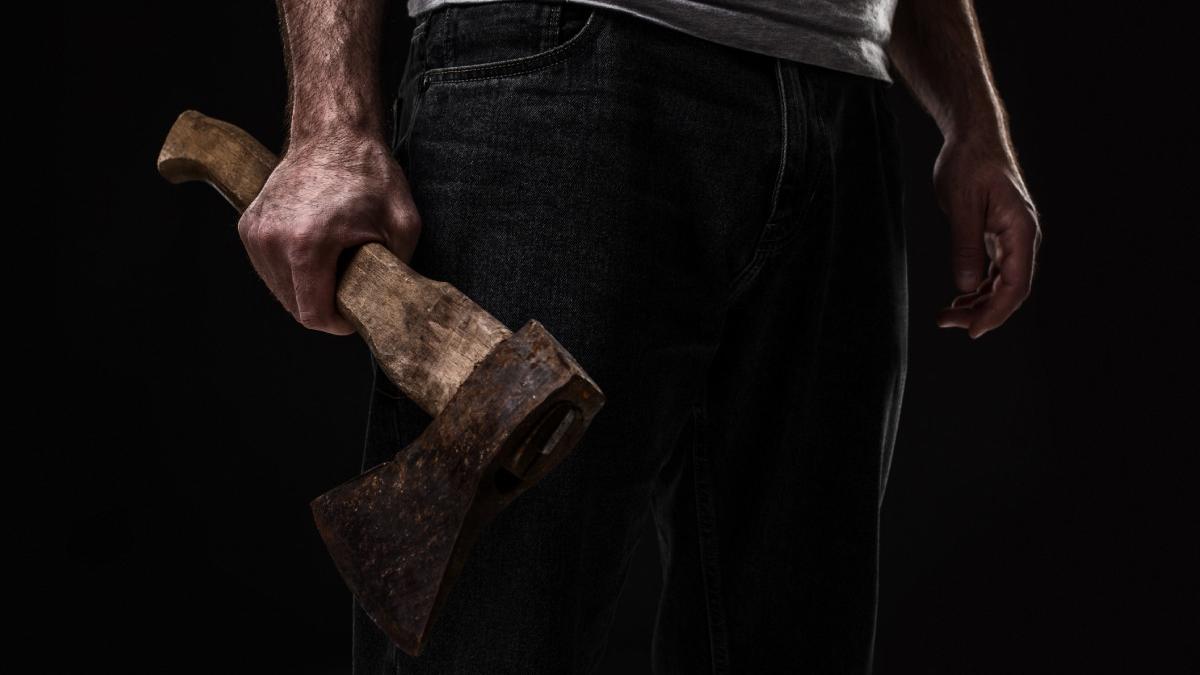 barbat taiat topor cabluri internet energie electrica bloc suceava dosar penal politie