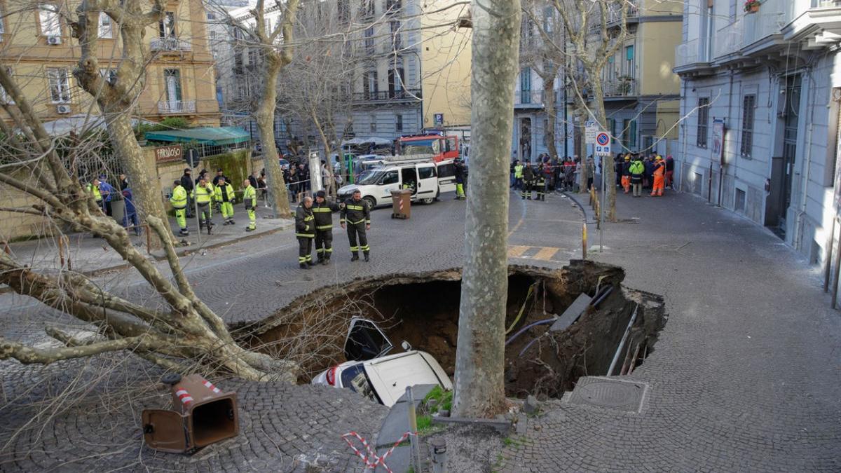 groapa uriasa napoli vomero masini
