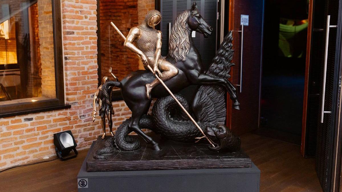 descopera laturi nebanuite ale artei emblematicului salvador dali la arcub