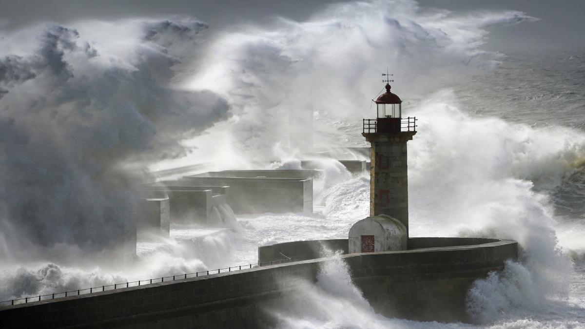 mae atentionare de calatorie romani portugalia cod rosu valuri mari vant