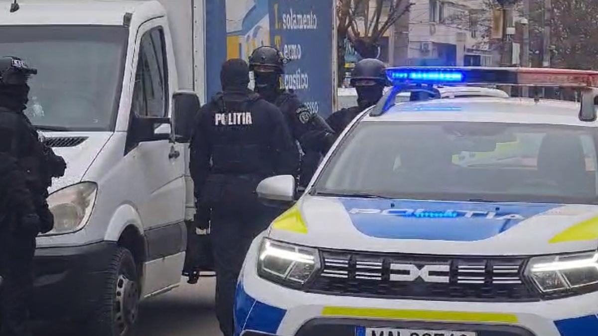 scandal si bataie bande rivale rromi stada botosani interventie trupe speciale