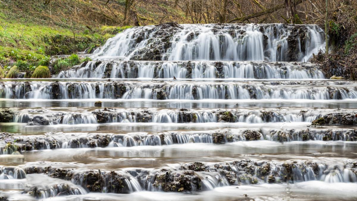 raul cald unic romania curge trepte cascada
