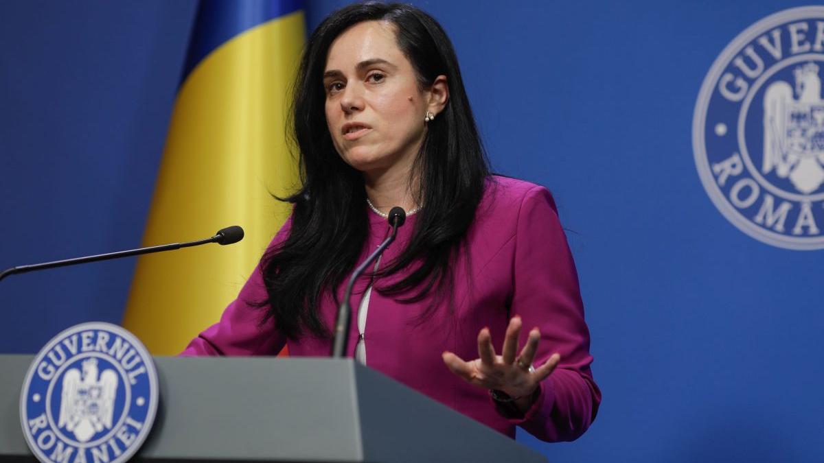 55000 tineri romani angajati programe guvernamentale prime