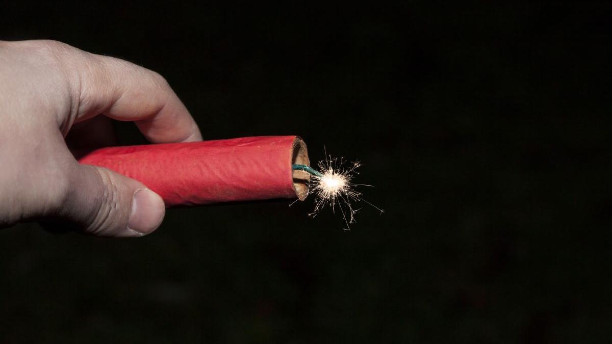 copil 13 ani obligat plata daune 50000 lei petarda valcea