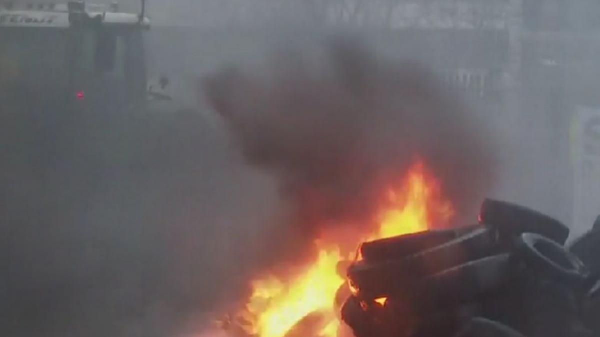 protest urias inima uniunii europene fermieri tractoare bruxelles incendiat baricade