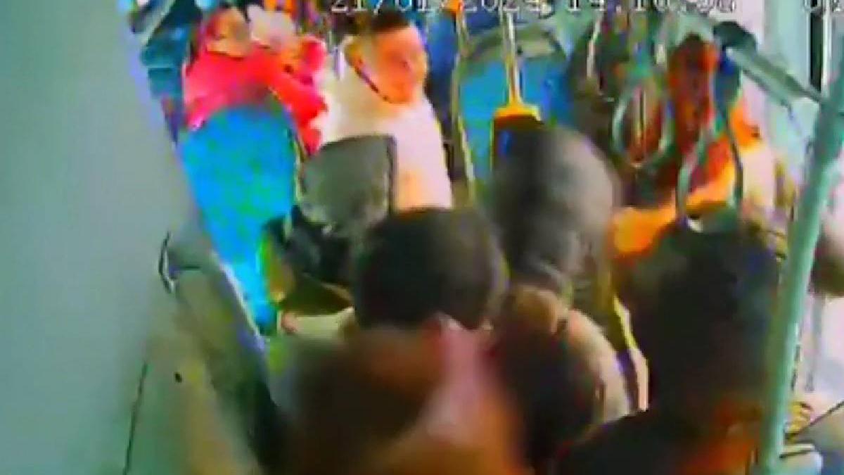 tanara agresata autobuz pitesti