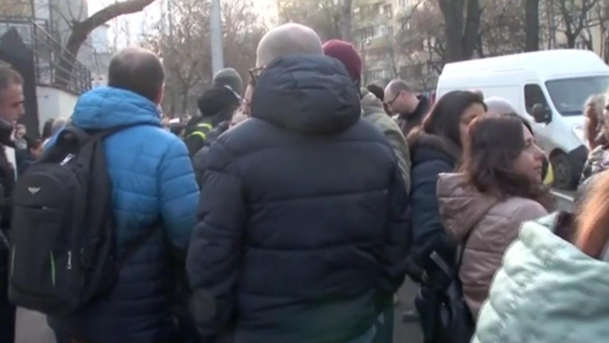 mama elev abuzat ancheta corp control ministerul educatiei revolta parinti scoala bucuresti