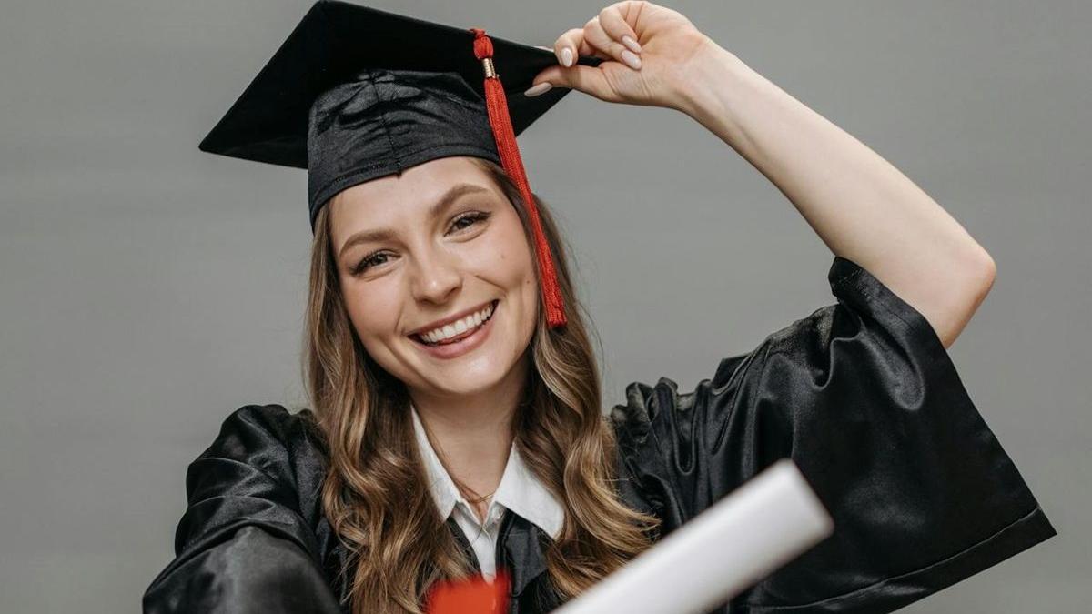 semnificatie toca absolventi traditie incarcata istorie speranta