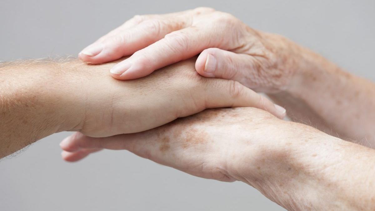 ajutor parinti bunici pusl asculta vocile pensionarilor