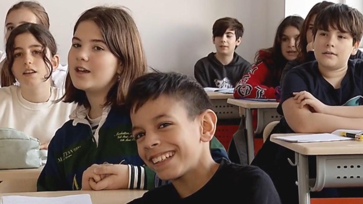 campania 10 biblioteci de nota 10 aduce bucurie pe chipul elevilor