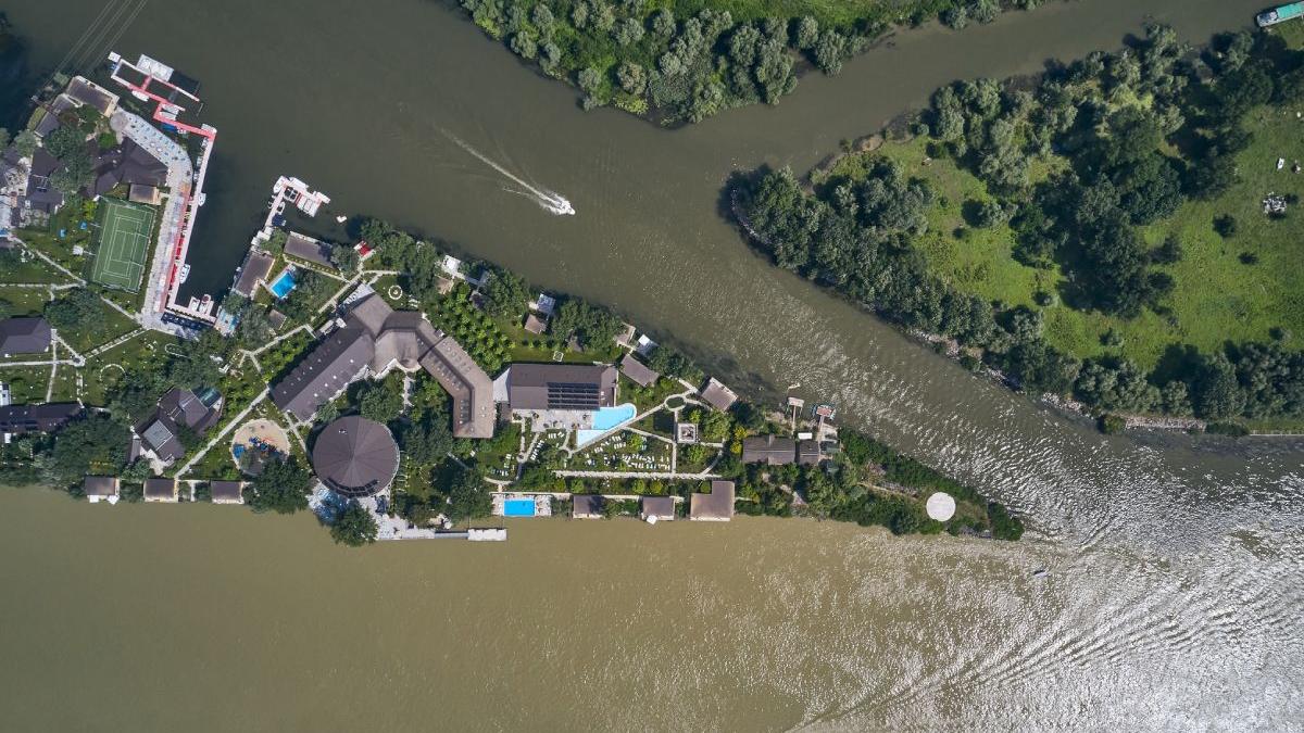 paradisul din inima deltei taram de distractie famili