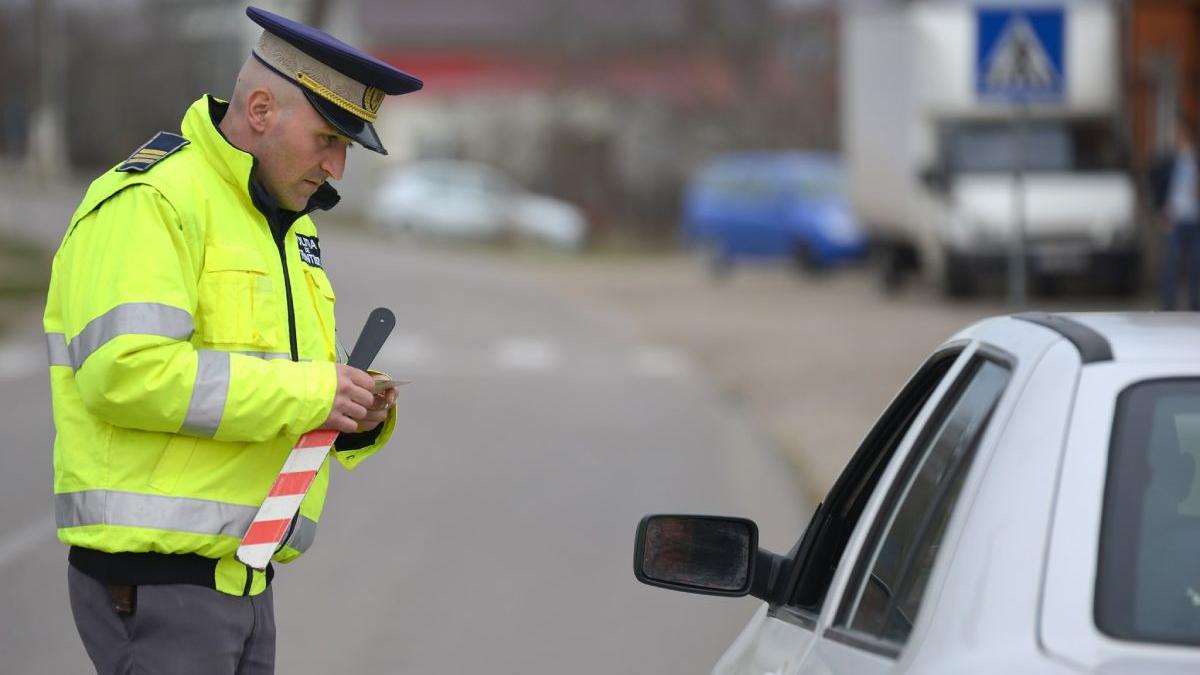 roman cumparat permis de conducere facebook 900 euro paguba dosar penal