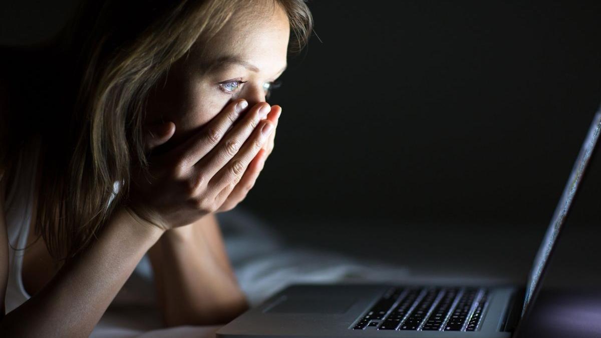 tanar pitesti santajat iubita facebook femeia refuzat iubita realitate