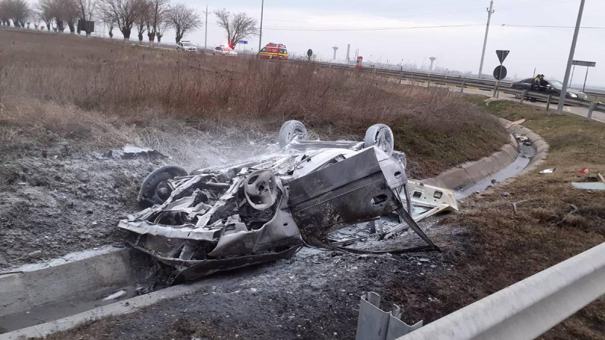 sofer carbonizat accident in caracal blocat masina luat foc
