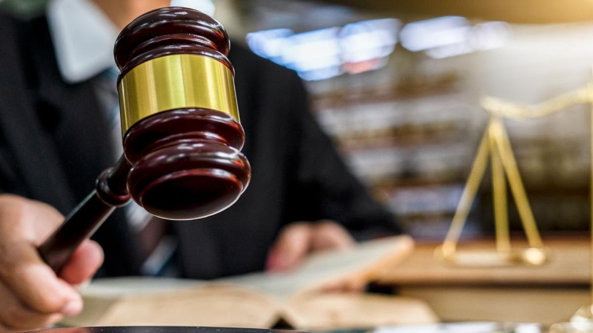 judecator alexandria acuzat amanat 100 ori decizie dosar