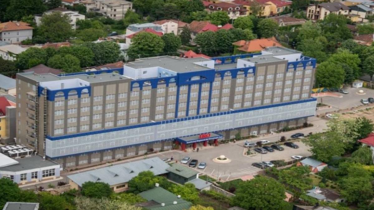 afacere romanca poarta spital iasi oncologie peruci