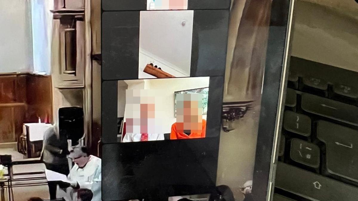 femeie live inmormantare dus camera video pornita