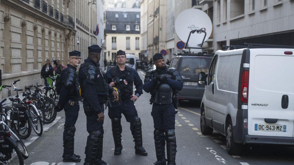 sute elevi amenintati vor fi decapitati scoli aruncate in aer franta stat islamic