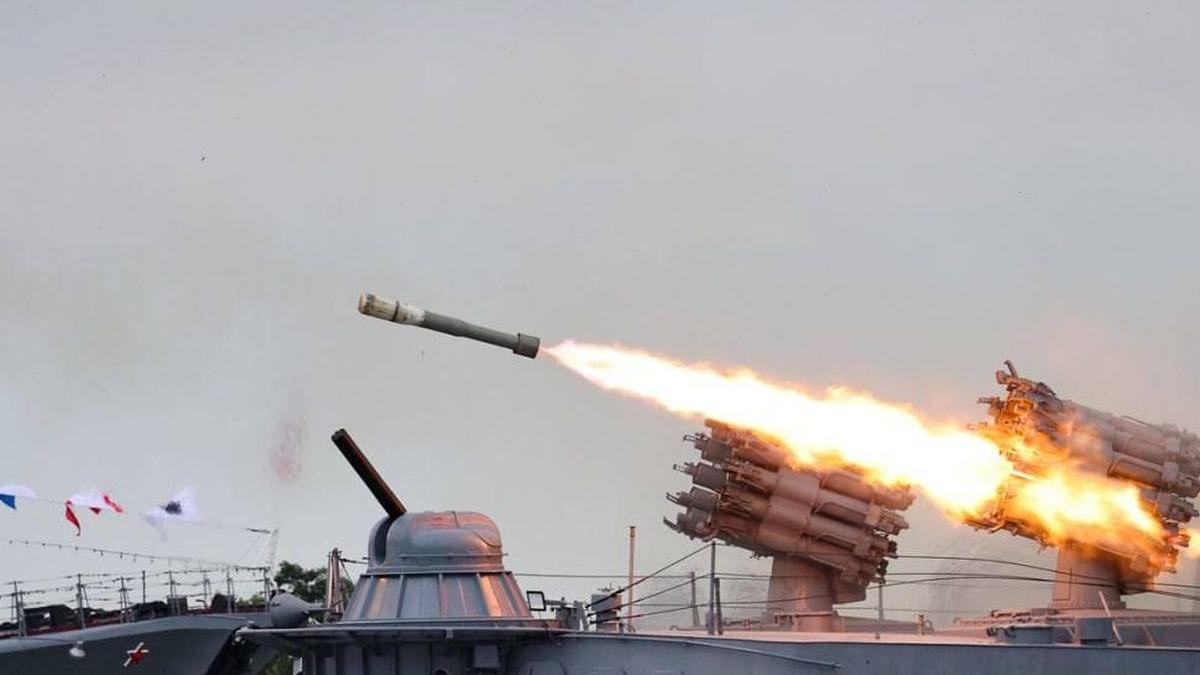 rusia lovit kiev rachete hipersonice plina zi explozie puternica aeroport international